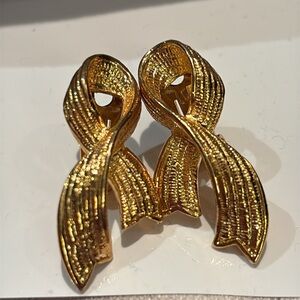 Vintage 80’s Gold Sculptural Infinity Earrings Ribbon Clipons